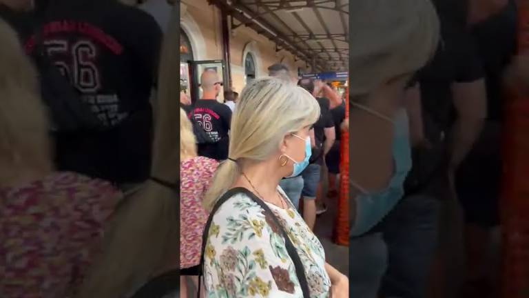 Cesena, arrivati in treno gli ultras ungheresi / VIDEO Cesena, arrivati in treno gli ultras ungheresi / VIDEO