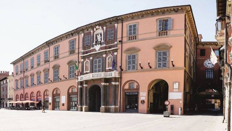 Imola, il Comune aumenta l’addizionale Irpef. Costretti, vi chiediamo uno sforzo Imola, il Comune aumenta l’addizionale Irpef. Costretti, vi chiediamo uno sforzo