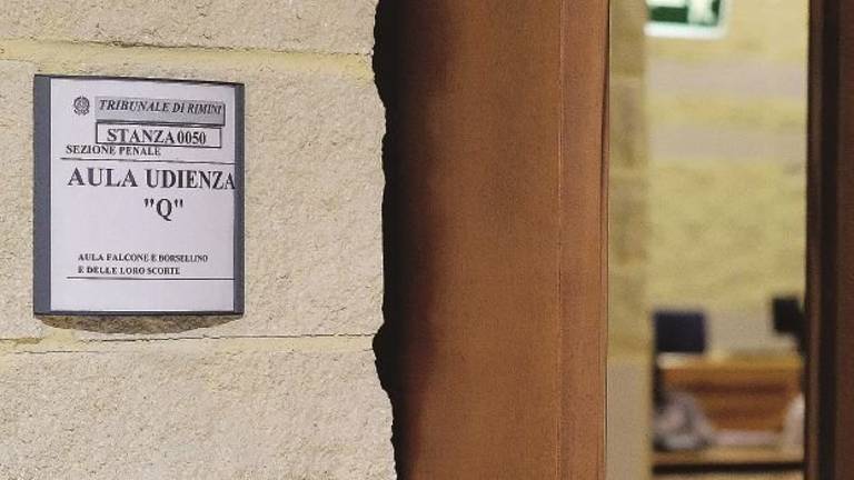 Picchia e insulta il marito: è gay. Condannata cassiera 51enne Picchia e insulta il marito: è gay. Condannata cassiera 51enne