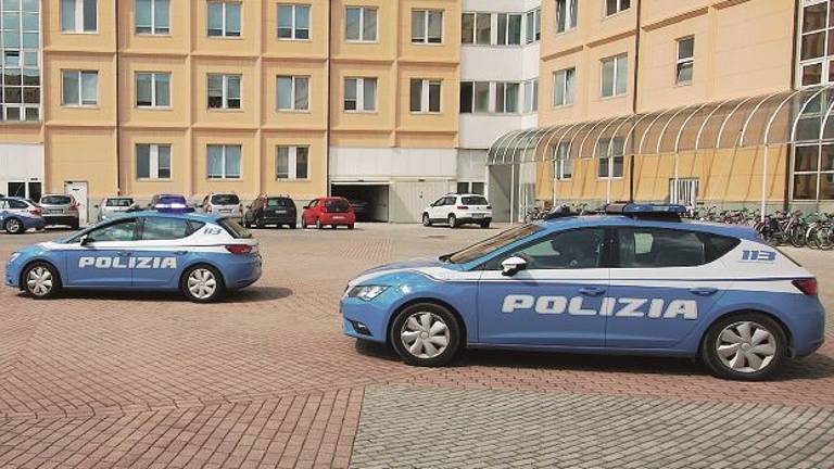Fucili incustoditi nella casa accanto a una scuola a Ravenna Fucili incustoditi nella casa accanto a una scuola a Ravenna
