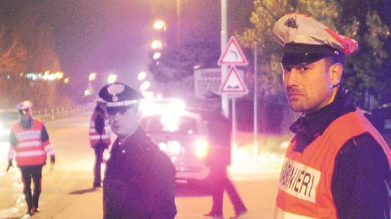 Violenza di Capodanno a Rimini, si cerca un conducente con i capelli brizzolati Violenza di Capodanno a Rimini, si cerca un conducente con i capelli brizzolati