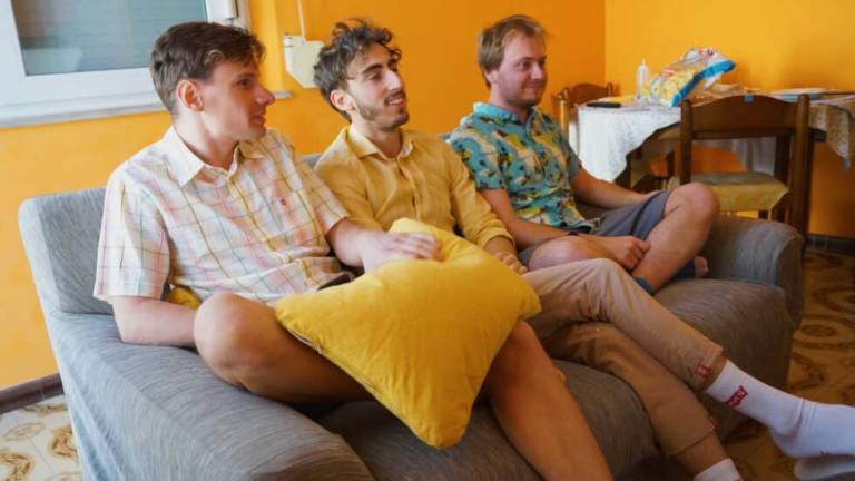 Coronavirus. Il riminese Lux canta ConTe per una notte VIDEO Coronavirus. Il riminese Lux canta ConTe per una notte VIDEO