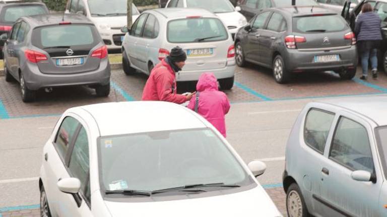 Mendicanti molesti al Bufalini sconfitti dai vigili in borghese Mendicanti molesti al Bufalini sconfitti dai vigili in borghese