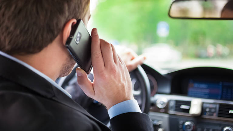 Al volante con lo smartphone, controlli serrati a Forlì Al volante con lo smartphone, controlli serrati a Forlì