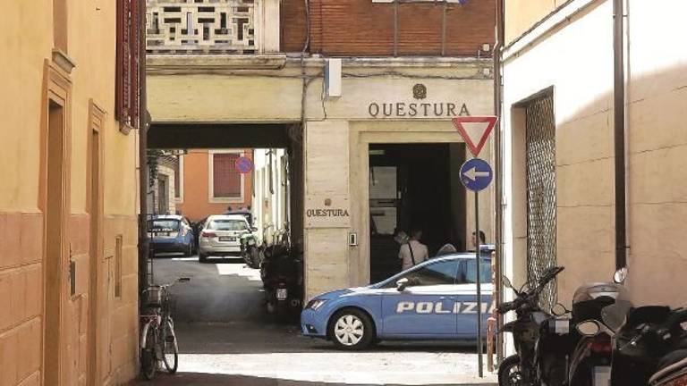 Rimini, figlio minore sorpreso alla guida, papà questore nei guai per le pressioni Rimini, figlio minore sorpreso alla guida, papà questore nei guai per le pressioni