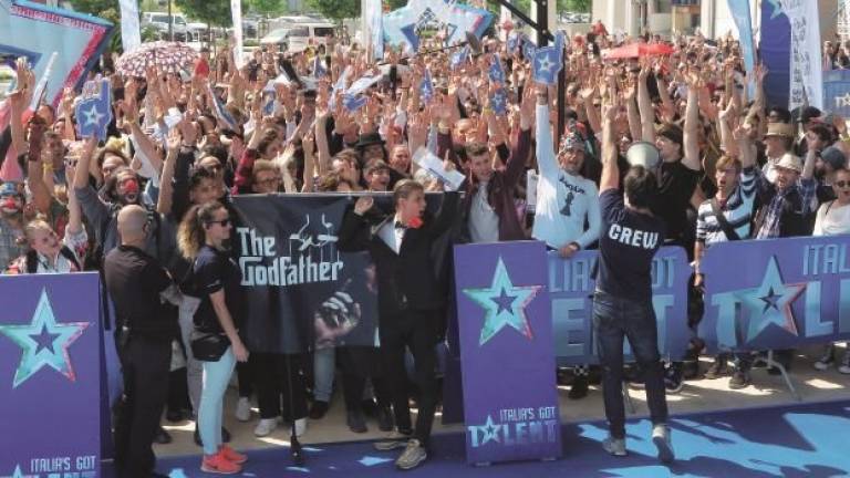 “Italia’ got talent”, migliaia in fila per un posto sul palcoscenico “Italia’ got talent”, migliaia in fila per un posto sul palcoscenico