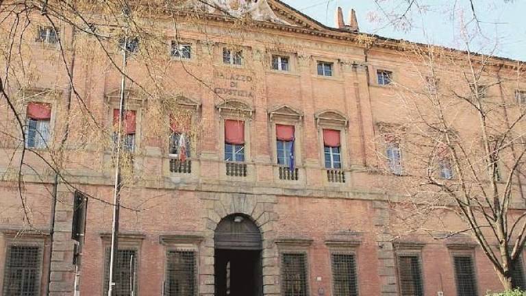 Rimini, prof condannato a sua insaputa per furto prosciolto 30 anni dopo Rimini, prof condannato a sua insaputa per furto prosciolto 30 anni dopo