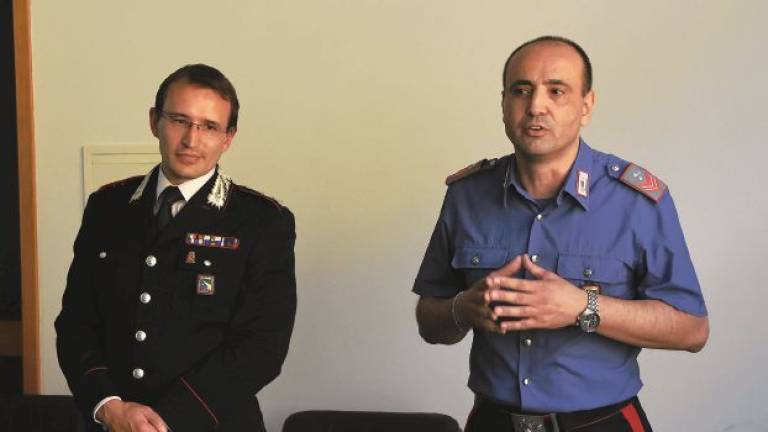 Forlì, fumo invade appartamento. Donna salvata da carabiniere Forlì, fumo invade appartamento. Donna salvata da carabiniere