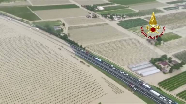 Maltempo, le ferite della Romagna: il sorvolo sopra la A14 VIDEO Maltempo, le ferite della Romagna: il sorvolo sopra la A14 VIDEO