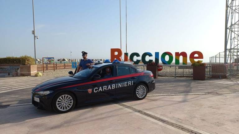 Riccione, ruba una borsa in un noto stabilimento balneare: arrestato dai Carabinieri Riccione, ruba una borsa in un noto stabilimento balneare: arrestato dai Carabinieri