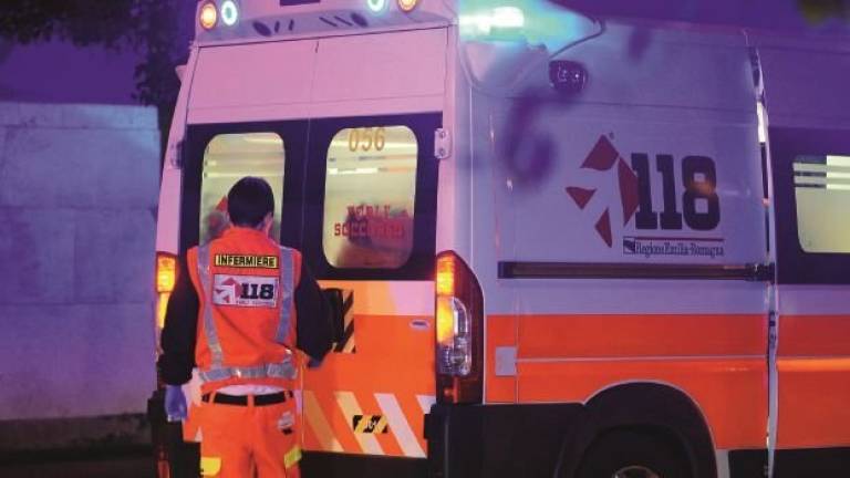 Rimini, ragazzine a un passo dal coma etilico svengono in strada Rimini, ragazzine a un passo dal coma etilico svengono in strada