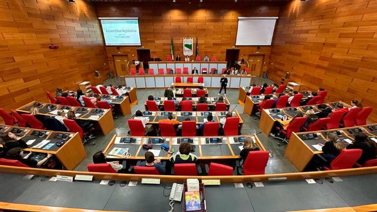 Rimini, i ragazzi della “Dante Alighieri” in visita alla sede della Regione - Gallery Rimini, i ragazzi della “Dante Alighieri” in visita alla sede della Regione - Gallery
