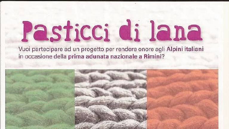 Una grande bandiera di lana per dare il benvenuto in città agli Alpini Una grande bandiera di lana per dare il benvenuto in città agli Alpini