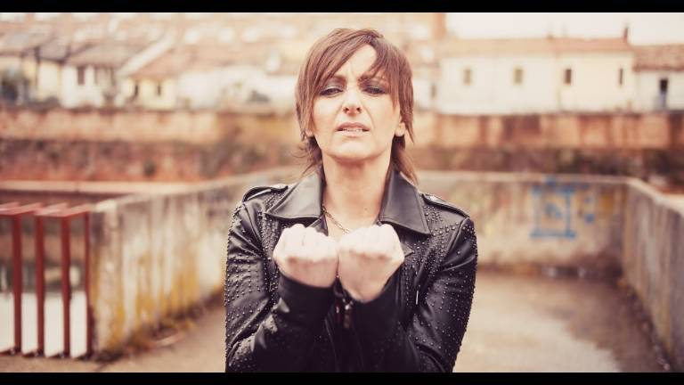 Rimini fa da sfondo al nuovo video di Annalisa Carelli Rimini fa da sfondo al nuovo video di Annalisa Carelli