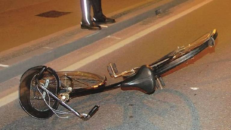 Anziana investe in bici una donna e scappa: riconosciuta dalla vittima a messa Anziana investe in bici una donna e scappa: riconosciuta dalla vittima a messa