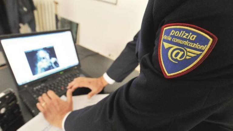 Fa sesso con la collega sposata e la filma: condannato a due anni per il video in Rete Fa sesso con la collega sposata e la filma: condannato a due anni per il video in Rete