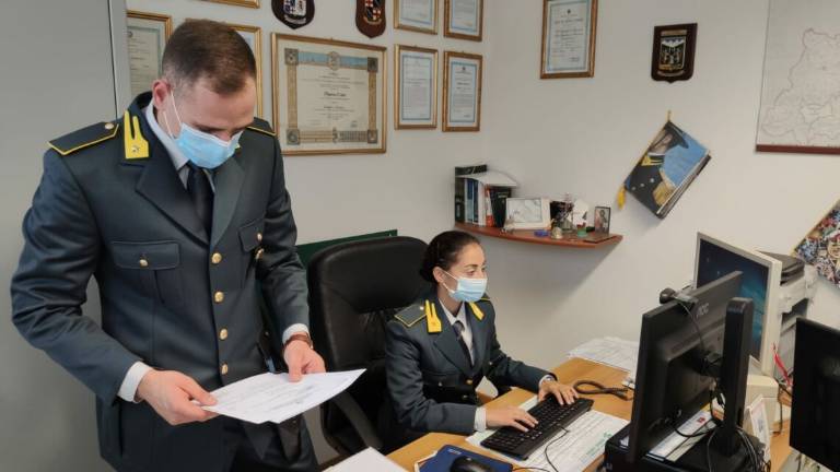 Misano. Reddito di cittadinanza ma comprano le Mercedes: denunciati Misano. Reddito di cittadinanza ma comprano le Mercedes: denunciati