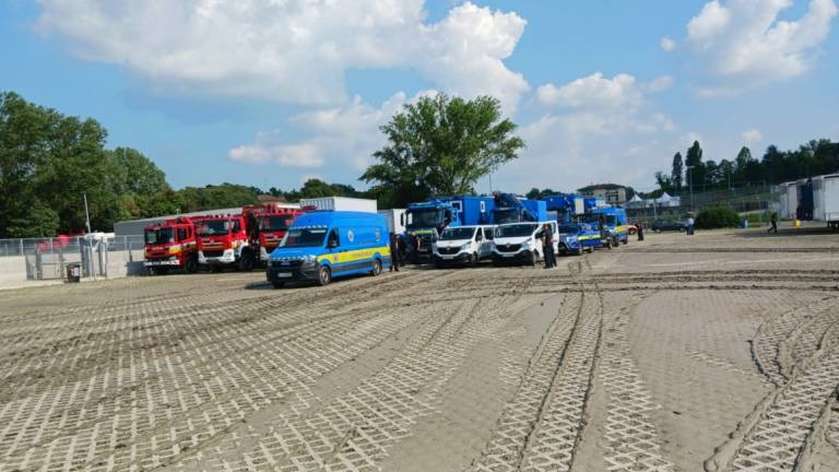 Rinforzi da Slovacchia e Slovenia per liberare Ravenna: 4 idrovore giganti da un milione di litri d'acqua al giorno - Gallery Rinforzi da Slovacchia e Slovenia per liberare Ravenna: 4 idrovore giganti da un milione di litri d'acqua al giorno - Gallery