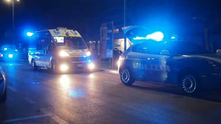 Lido Adriano: spaventosa rissa a colpi di coltello nella notte, un ferito in gravi condizioni VIDEO Lido Adriano: spaventosa rissa a colpi di coltello nella notte, un ferito in gravi condizioni VIDEO