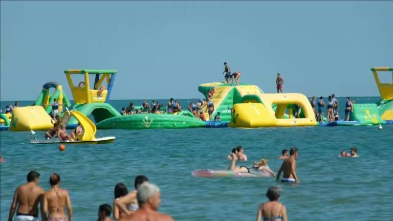 Rimini. Il Ferragosto in spiaggia VIDEO Rimini. Il Ferragosto in spiaggia VIDEO