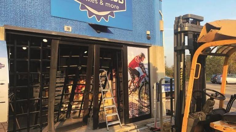 Cesena, durante la notte il Cycle Club a Calisese preso ancora di mira dai ladri di bici elettriche Cesena, durante la notte il Cycle Club a Calisese preso ancora di mira dai ladri di bici elettriche