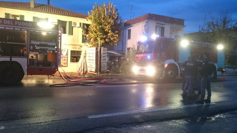 Incendio in casa a Sant'Agata, San Vitale chiusa, evacuata scuola Incendio in casa a Sant'Agata, San Vitale chiusa, evacuata scuola