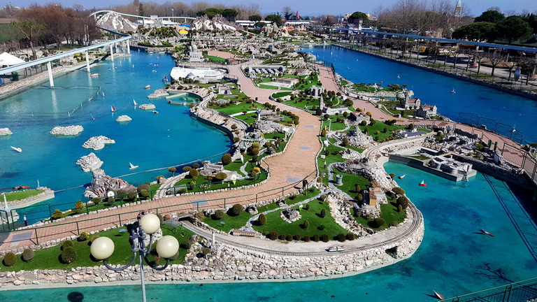Italia in miniatura, Oltremare e Aquafan: è tempo di riaprire. Ecco le date Italia in miniatura, Oltremare e Aquafan: è tempo di riaprire. Ecco le date