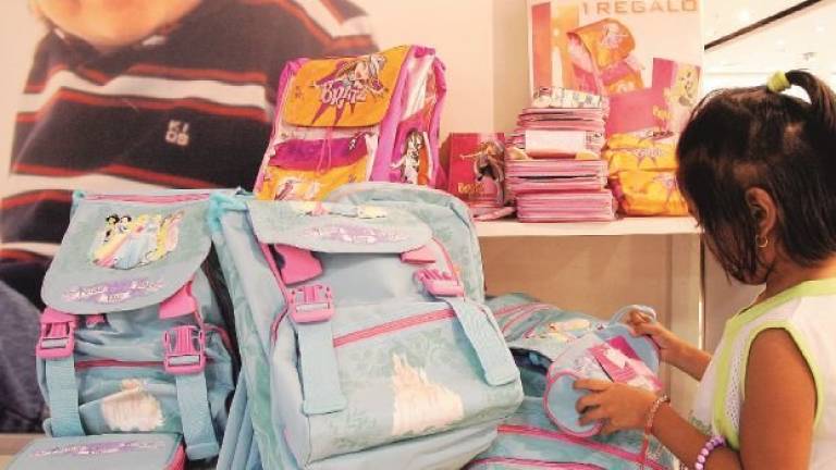 Scuola, salasso per le famiglie, 300 euro già in prima elementare Scuola, salasso per le famiglie, 300 euro già in prima elementare