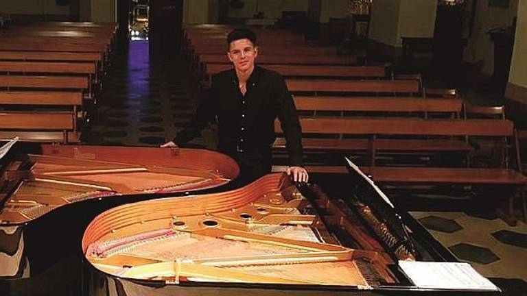 Il musicista che conquista Los Angeles: «Le note sono nate in casa a Corpolò» Il musicista che conquista Los Angeles: «Le note sono nate in casa a Corpolò»