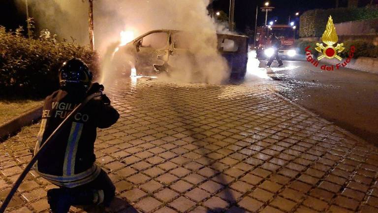 Dozza, due auto in fiamme si indaga Dozza, due auto in fiamme si indaga