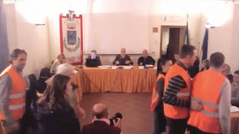 Senologia, in consiglio la protesta dei gilet arancioni Senologia, in consiglio la protesta dei gilet arancioni