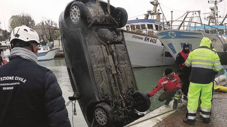 Rimini, la pensionata scomparsa era nell’auto nel portocanale Rimini, la pensionata scomparsa era nell’auto nel portocanale