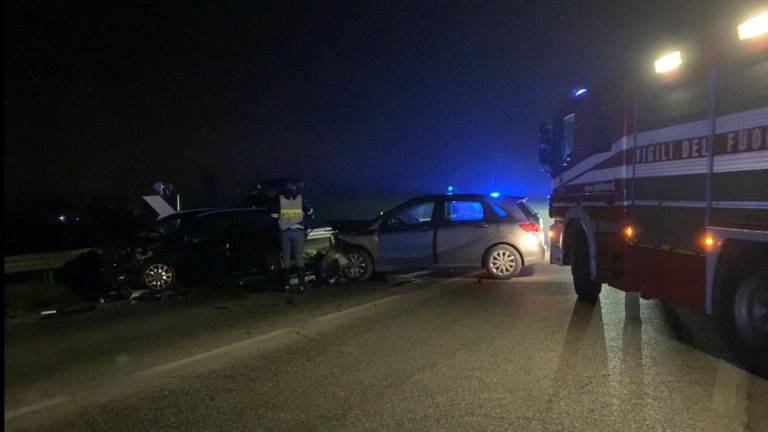 Schianto in via Popilia a Rimini: due feriti in ospedale / Video Schianto in via Popilia a Rimini: due feriti in ospedale / Video