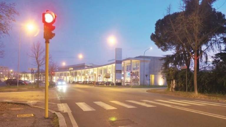 Ravenna, un nuovo Sirio red al semaforo di via Berlinguer Ravenna, un nuovo Sirio red al semaforo di via Berlinguer