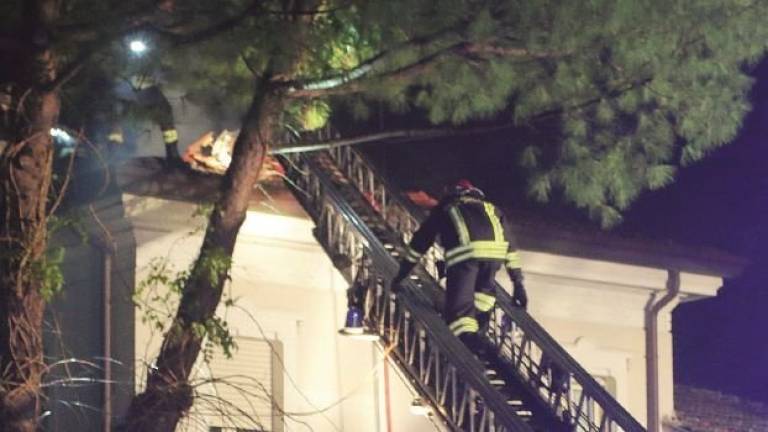 Ravenna, incendio a casa dell'allenatore Ballardini Ravenna, incendio a casa dell'allenatore Ballardini