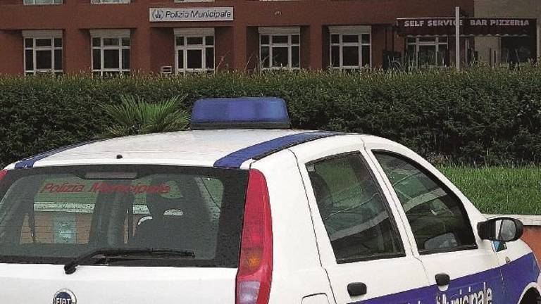 Insultò e minacciò il vigile che gli faceva la multa a Riccione. Chiede scusa e lo risarcirà Insultò e minacciò il vigile che gli faceva la multa a Riccione. Chiede scusa e lo risarcirà