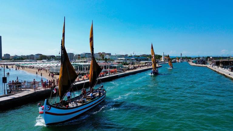 “Cesenatico per la Pace”: le barche storiche e la motonave per invocare lo stop alle armi a Gaza VIDEO GALLERY “Cesenatico per la Pace”: le barche storiche e la motonave per invocare lo stop alle armi a Gaza VIDEO GALLERY