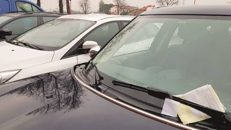 Cesena, pioggia di multe nei posti a disco orario usati dai lavoratori Cesena, pioggia di multe nei posti a disco orario usati dai lavoratori
