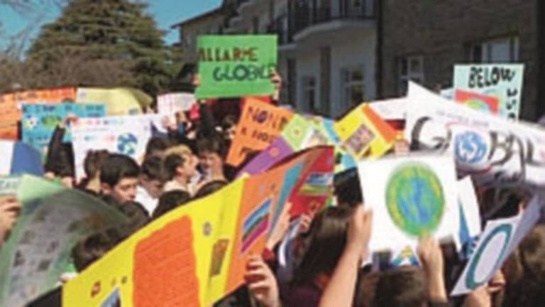 “Fridays for Future”, flash mob studentesco anche a San Marino “Fridays for Future”, flash mob studentesco anche a San Marino