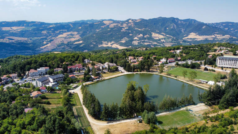 Il Lago di Acquapartita di proprietà pubblica: ora c'è anche la firma Il Lago di Acquapartita di proprietà pubblica: ora c'è anche la firma