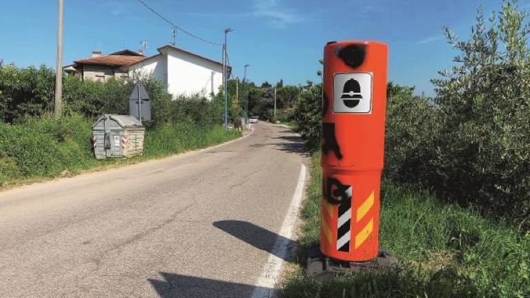 I vandali hanno già colpito due colonnine del Velo Ok I vandali hanno già colpito due colonnine del Velo Ok