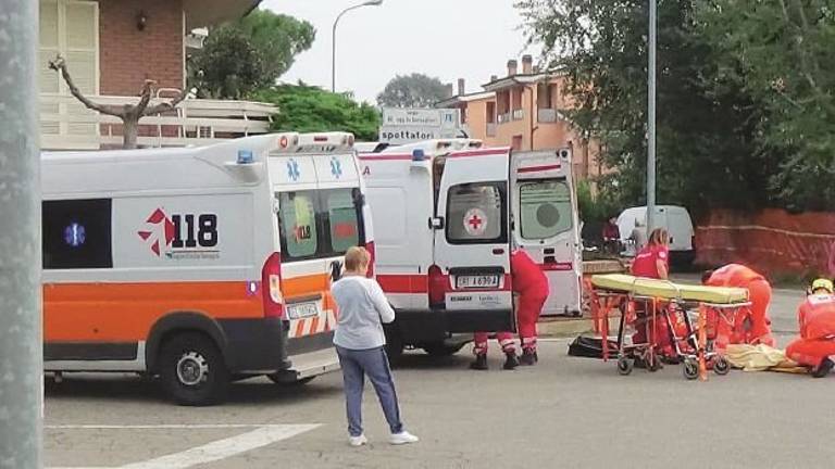 Ciclista 15enne in gara si schianta a Russi contro la propria ammiraglia Ciclista 15enne in gara si schianta a Russi contro la propria ammiraglia