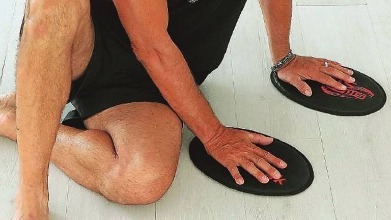 Slidisk, una semplice coppia di dischetti ovali per azionare tutta la muscolatura Slidisk, una semplice coppia di dischetti ovali per azionare tutta la muscolatura