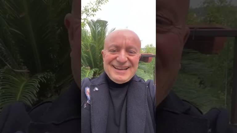 Maurizio Ferrini: Ci vediamo dal mio amico Fabio Fazio VIDEO Maurizio Ferrini: Ci vediamo dal mio amico Fabio Fazio VIDEO