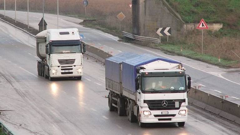 Catastrofe autotrasporto: in provincia perse 300 aziende in 8 anni Catastrofe autotrasporto: in provincia perse 300 aziende in 8 anni