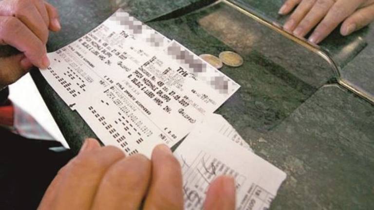 Flusso anomalo di scommesse su calcio greco, bloccate vincite per 400mila euro a Rimini Flusso anomalo di scommesse su calcio greco, bloccate vincite per 400mila euro a Rimini