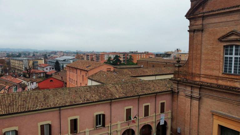 Il tetto della scuola ricavata dall’ex convento di San Domenico Il tetto della scuola ricavata dall’ex convento di San Domenico