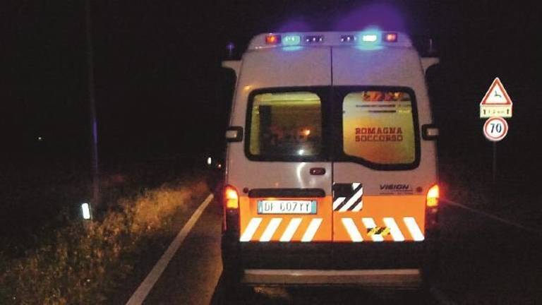 Cervia, esce di strada e finisce nelle saline, ferito 43enne Cervia, esce di strada e finisce nelle saline, ferito 43enne