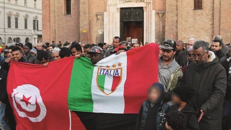 No alla globalizzazione dell’odio. In 300 a Forlì dopo l’attentato No alla globalizzazione dell’odio. In 300 a Forlì dopo l’attentato