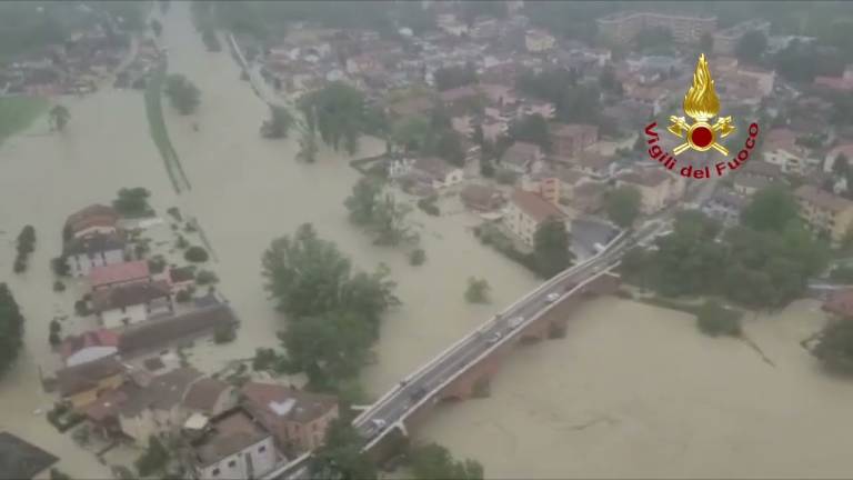 Maltempo a Cesena, le impressionanti riprese dall'alto dell'esondazione del Savio di martedì VIDEO Maltempo a Cesena, le impressionanti riprese dall'alto dell'esondazione del Savio di martedì VIDEO